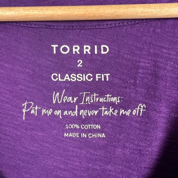 TORRID Women's 2X (2) Purple Broken Heart Pocket Classic Fit V-Neck Graphic Tee - Picture 4 of 8